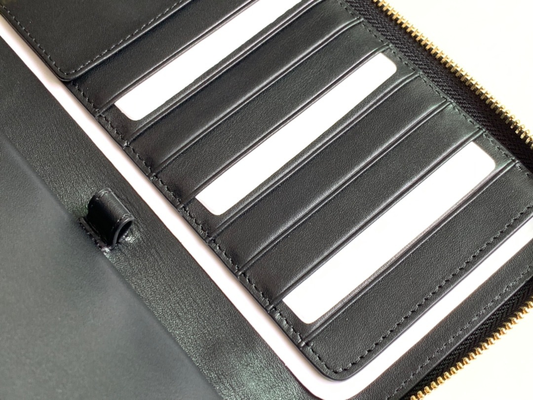 バーバリー「Burberry」チェック柄 ラージジッパーウォレット