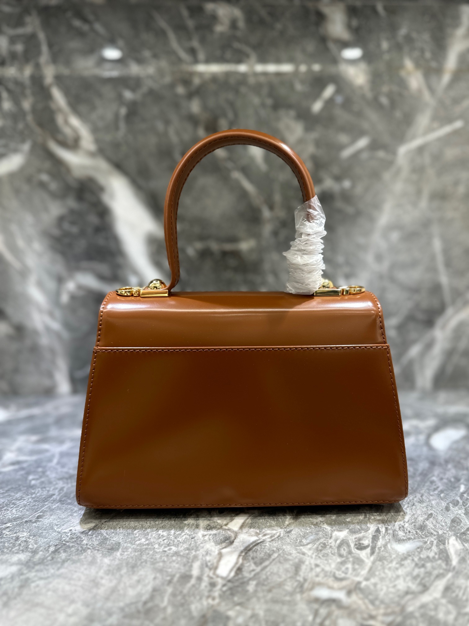 フェラガモ「Ferragamo」ミュージアムコレクション レトロトップハンドルバッグ