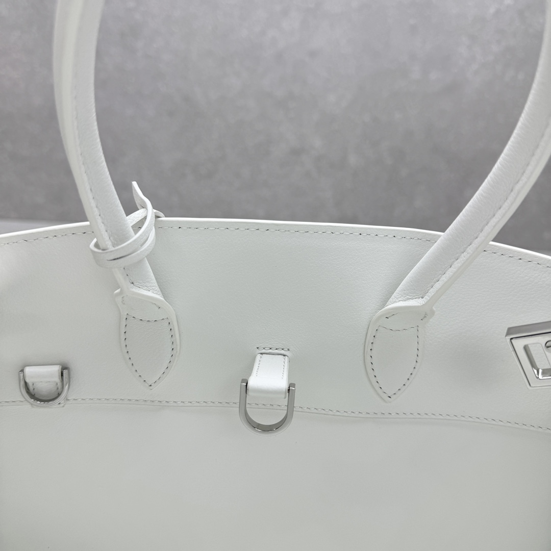 フェラガモ「Ferragamo」小さいジトートバッグ