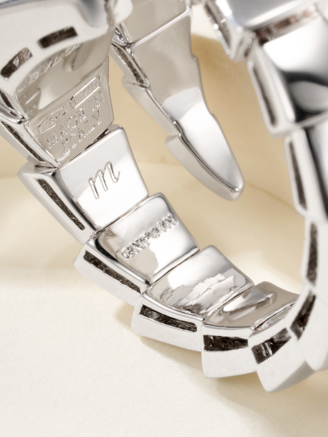 ブルガリ「Bvlgari」serpenti蛇頭象眼ドリルワイドリング