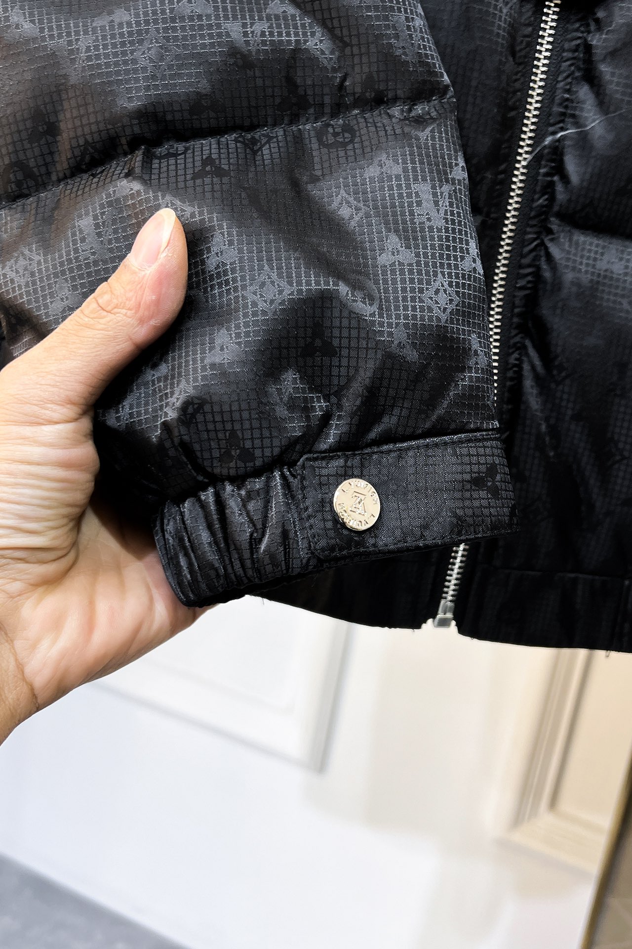 ルイ・ヴィトン「Louis Vuitton」‌ MONOGRAM PILLOW ダウンジャケット