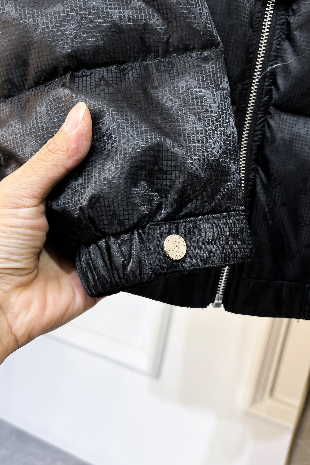 ルイ・ヴィトン「Louis Vuitton」‌ MONOGRAM PILLOW ダウンジャケット