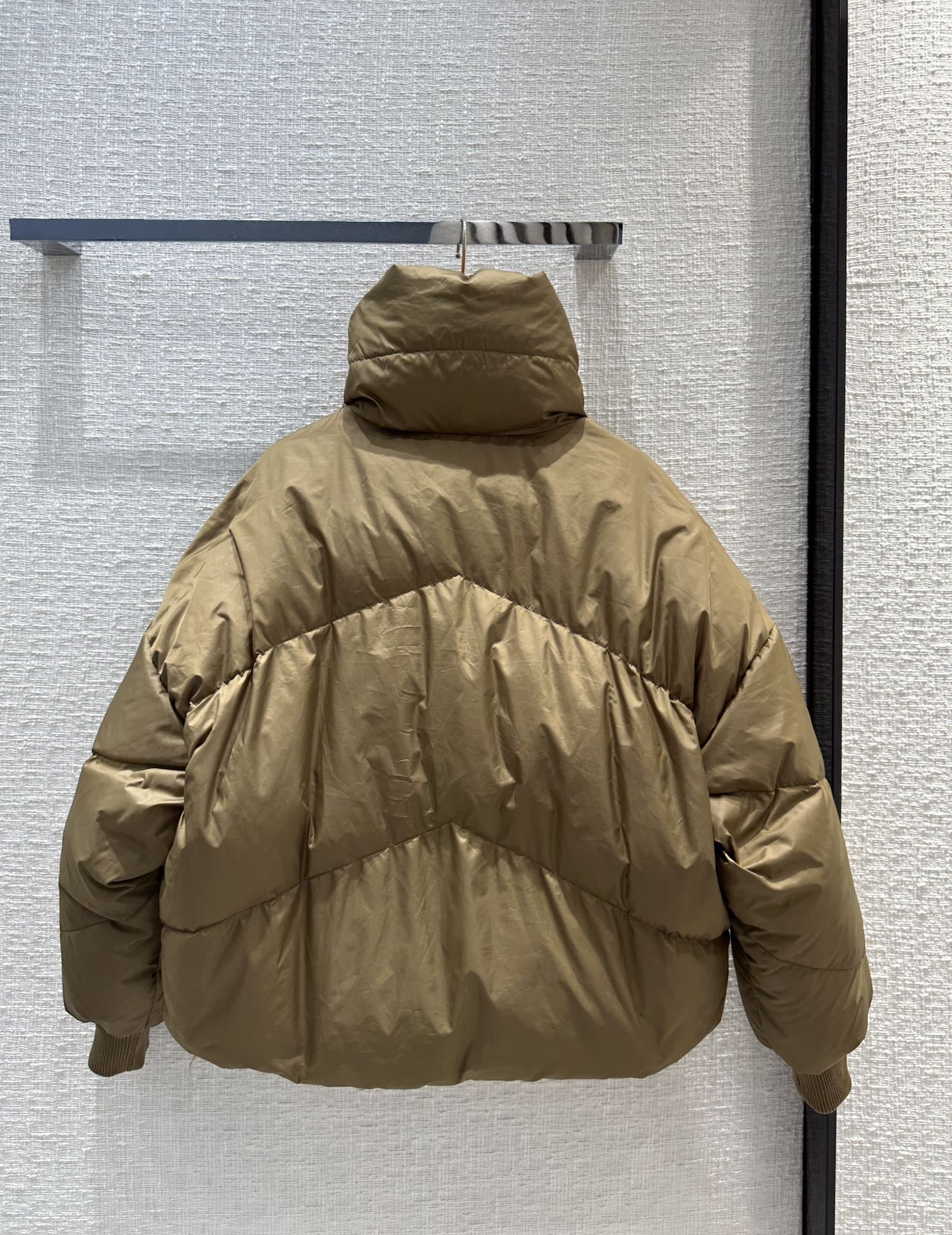 エルメス「Hermès」 2025秋冬 ダウンジャケット