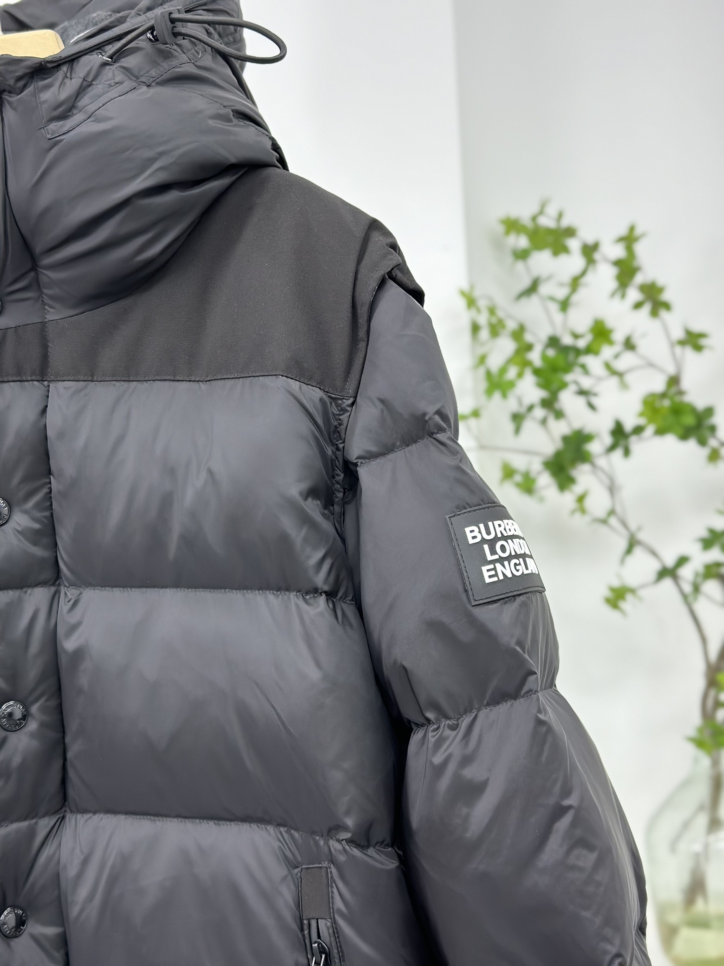 バーバリー「Burberry」 デタッチャブルスリーブ フード付きダウンジャケット