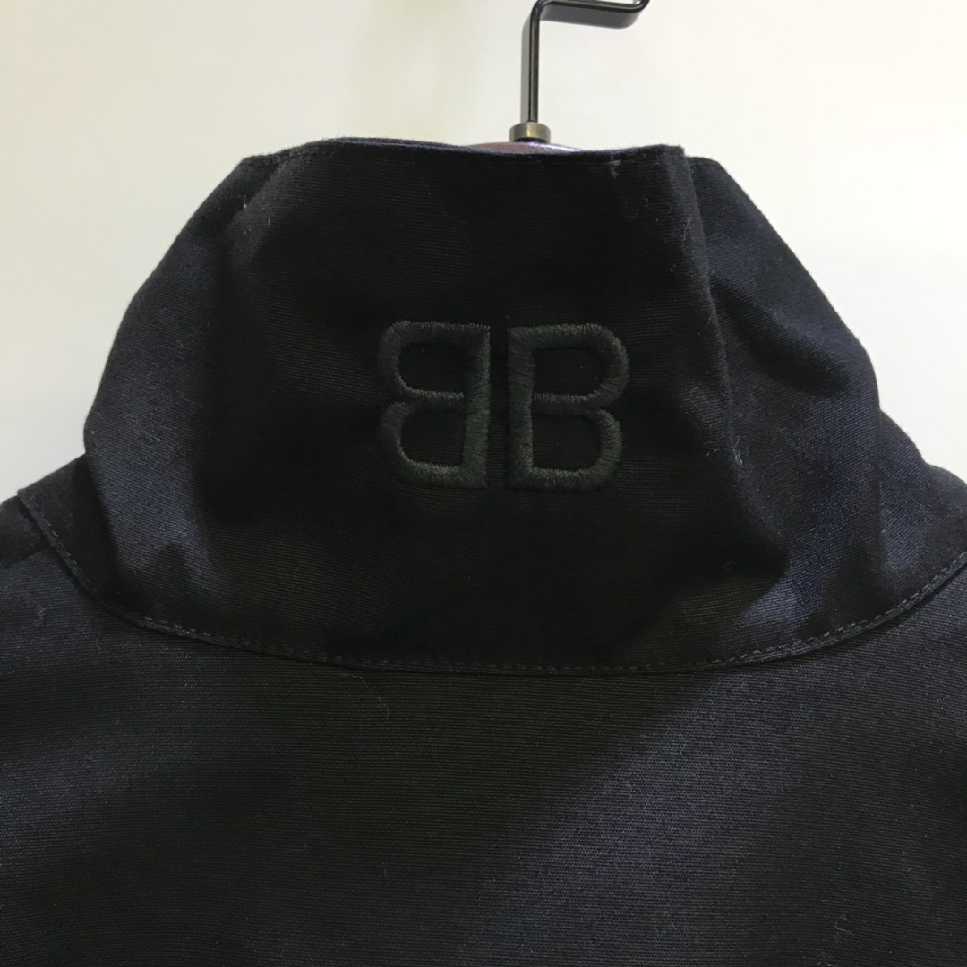 バレンシアガ「Balenciaga」‌カラージャケット