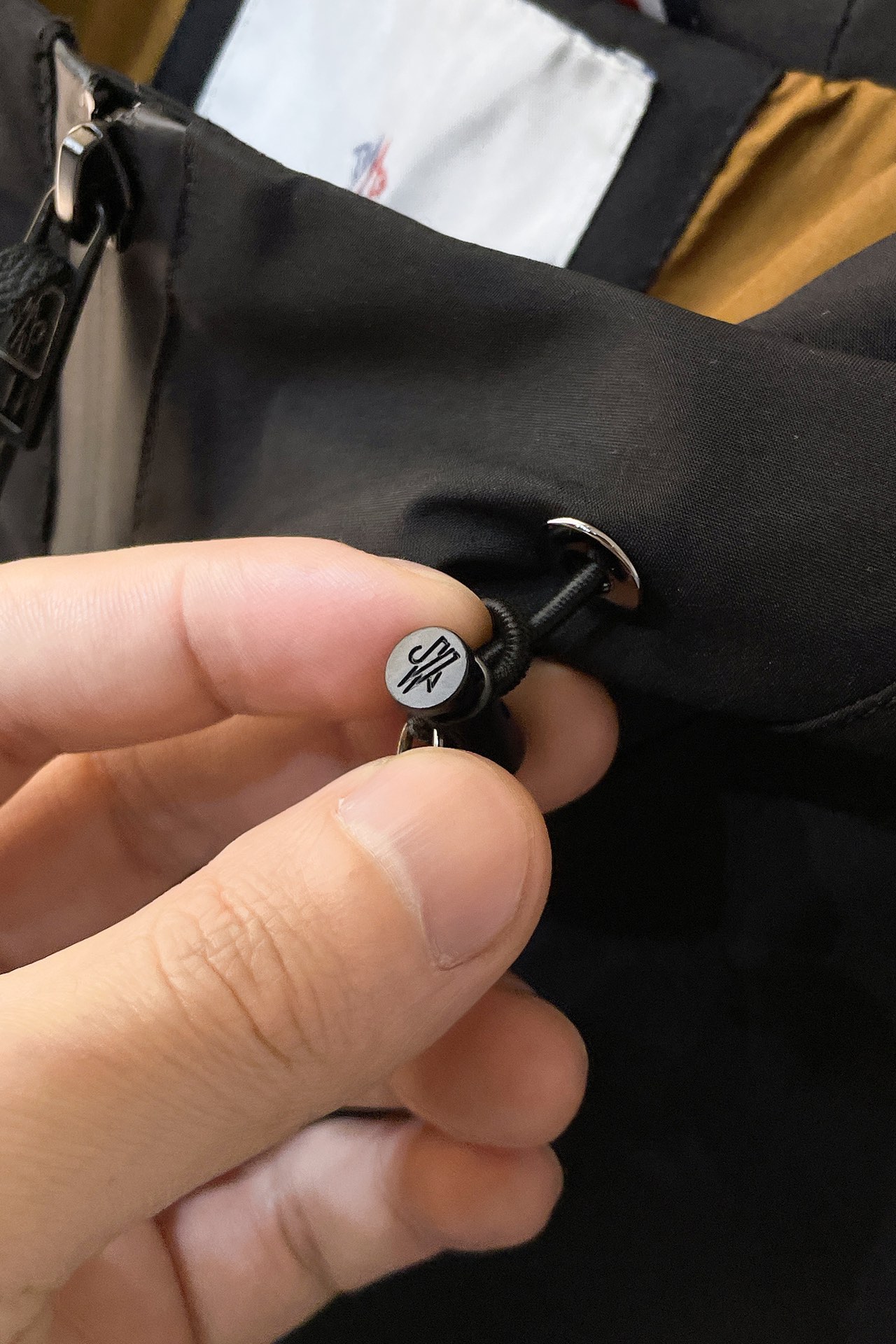 モンクレール「Moncler」最新春と秋のおしゃれなフードジャケット