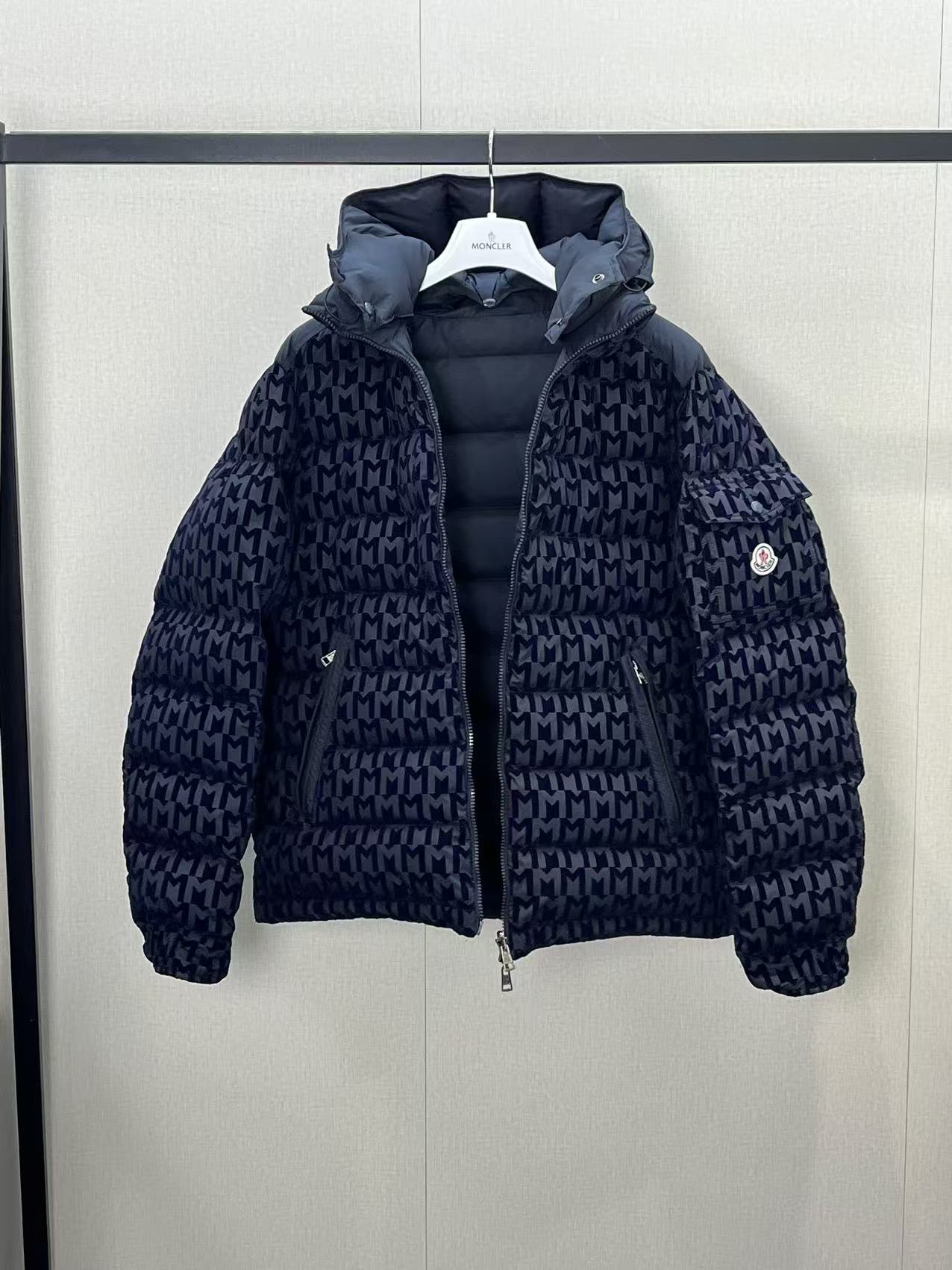 モンクレール「Moncler」マットマヤ リバーシブル ショートダウンジャケット