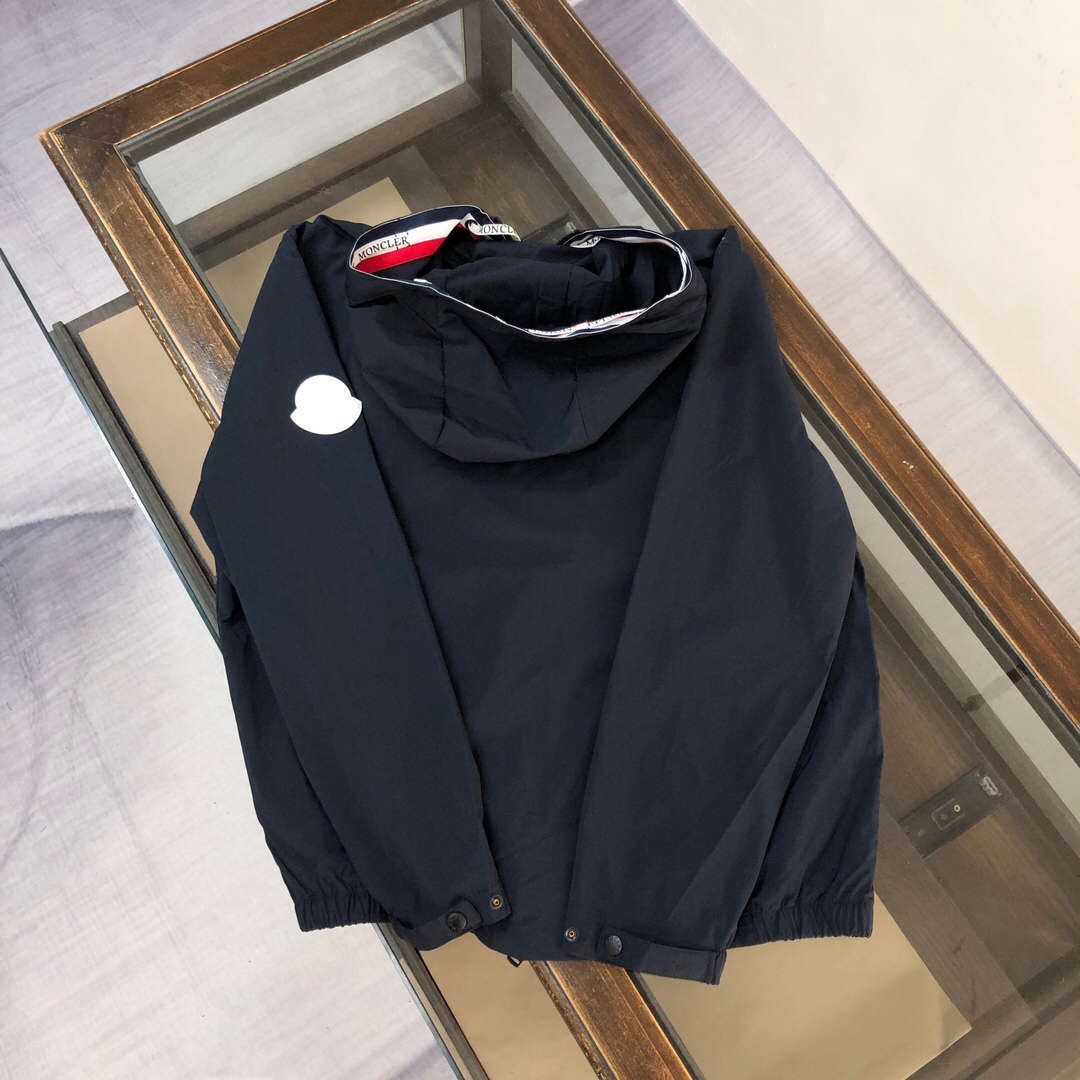 モンクレール「Moncler」 Grenoble 連帽ウェブテープエンボス加工ジャケット