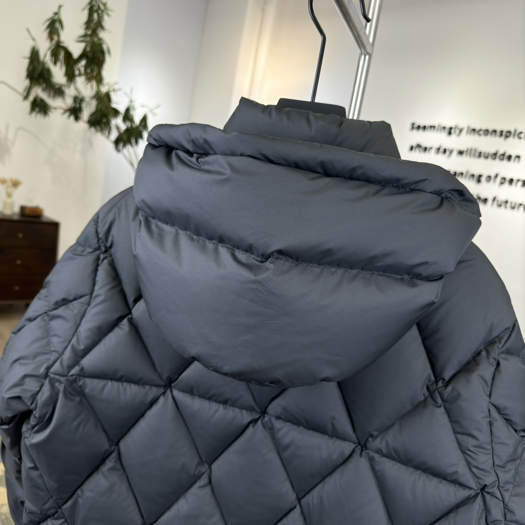 モンクレール「Moncler」スタンドカラー ダブルジップ ダウンジャケット