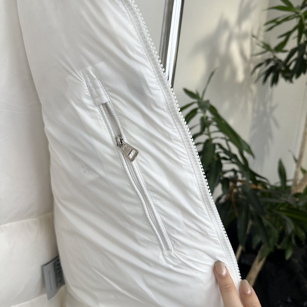 モンクレール「Moncler」ホワイト＆ブラックライン ショート ダウンジャケット メンズ＆レディース