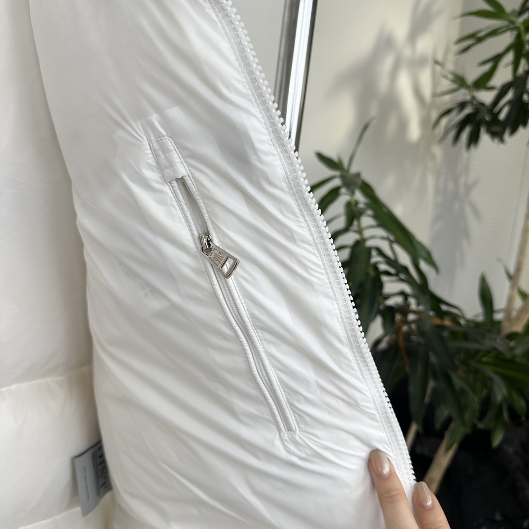 モンクレール「Moncler」ホワイト＆ブラックライン ショート ダウンジャケット メンズ＆レディース