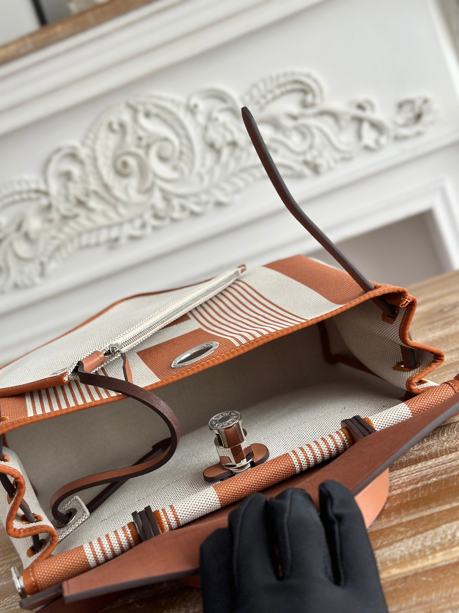 エルメス「Hermès」ハーバッグ ジップ31 鋲打ちトートバッグ「Herbag Zip 31 hobnailed」