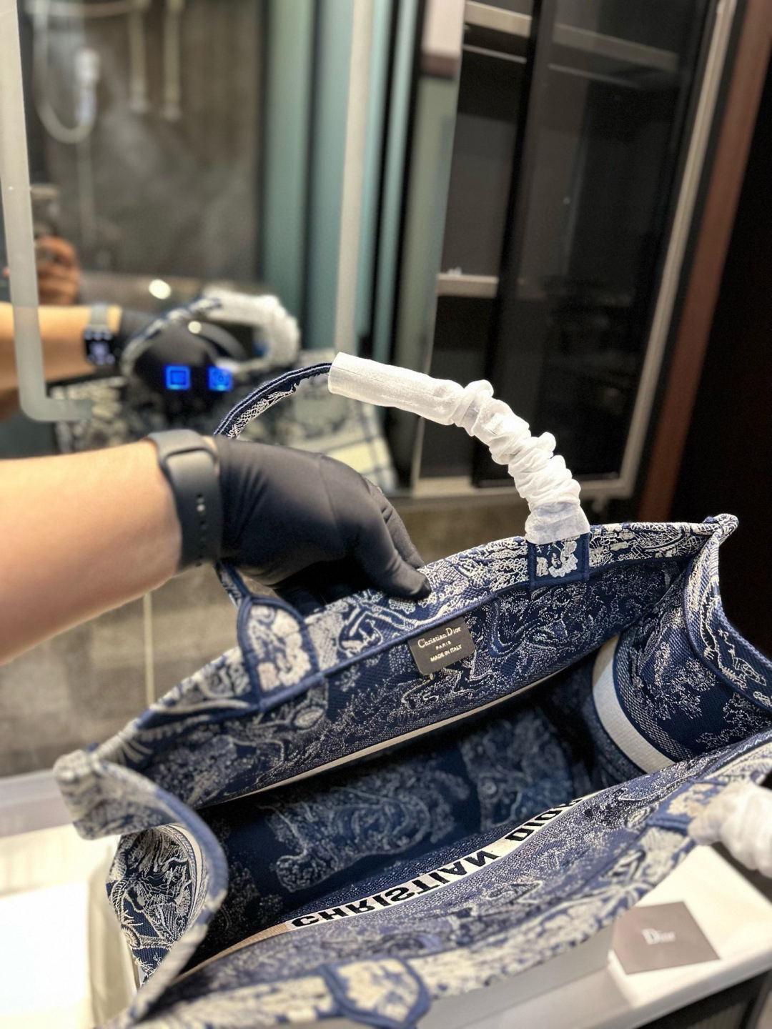 ディオール Dior Book Tote バッグ スモール、ミディアム、ラージの3つのサイズ