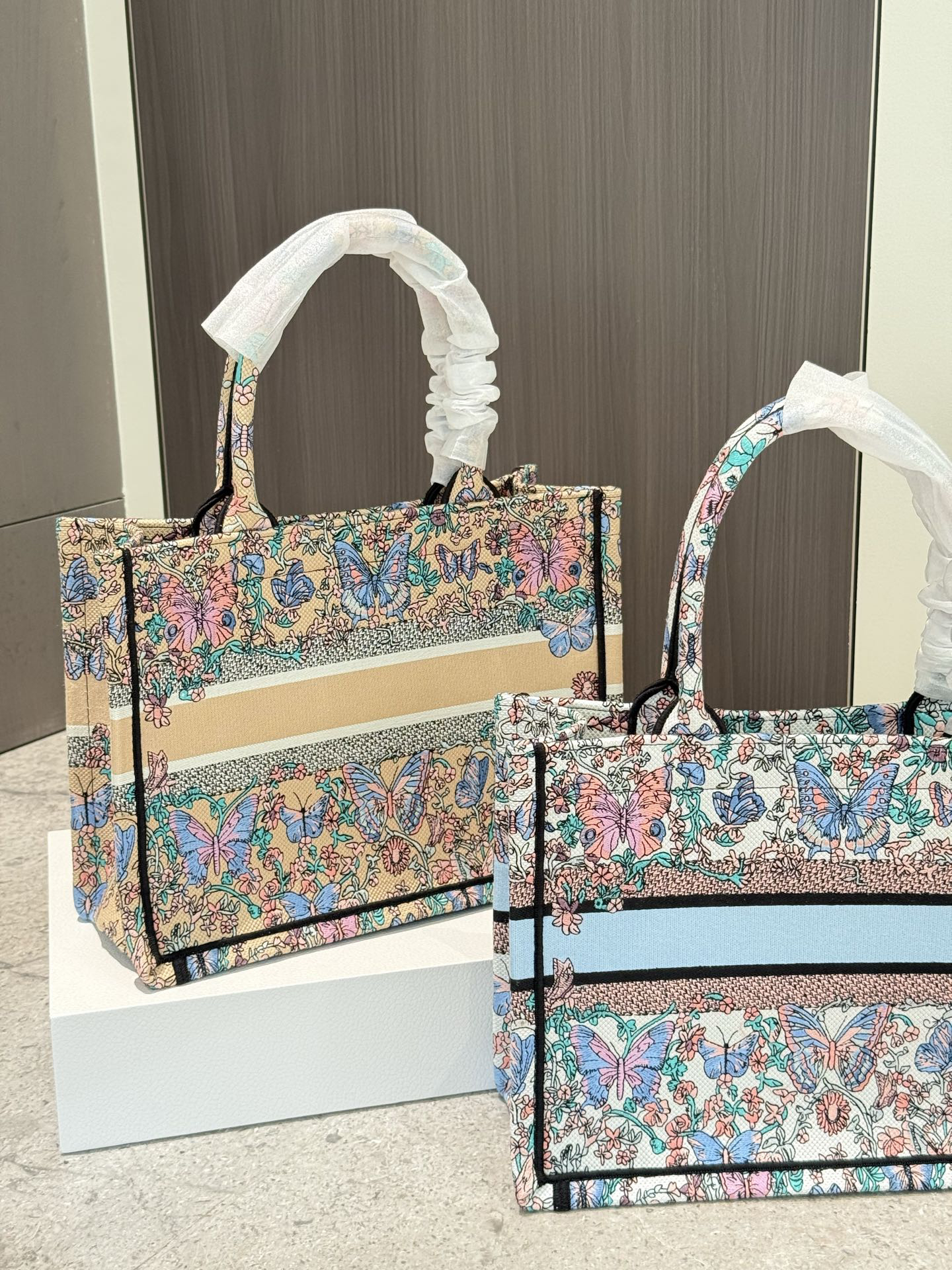 ディオール Dior Book Tote バッグ ミディアム