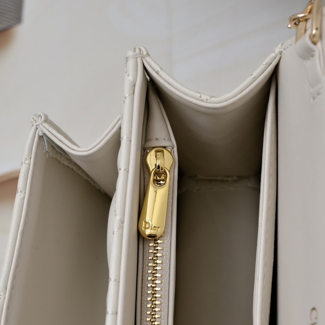 ディオール「Dior」Lady Dior チェーンバッグ