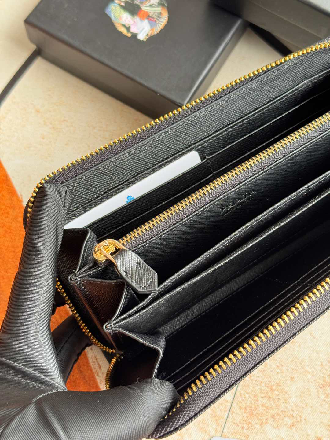 プラダ「PRADA」サフィアーノレザー 財布