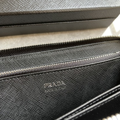 プラダ「PRADA」サフィアーノレザー 財布