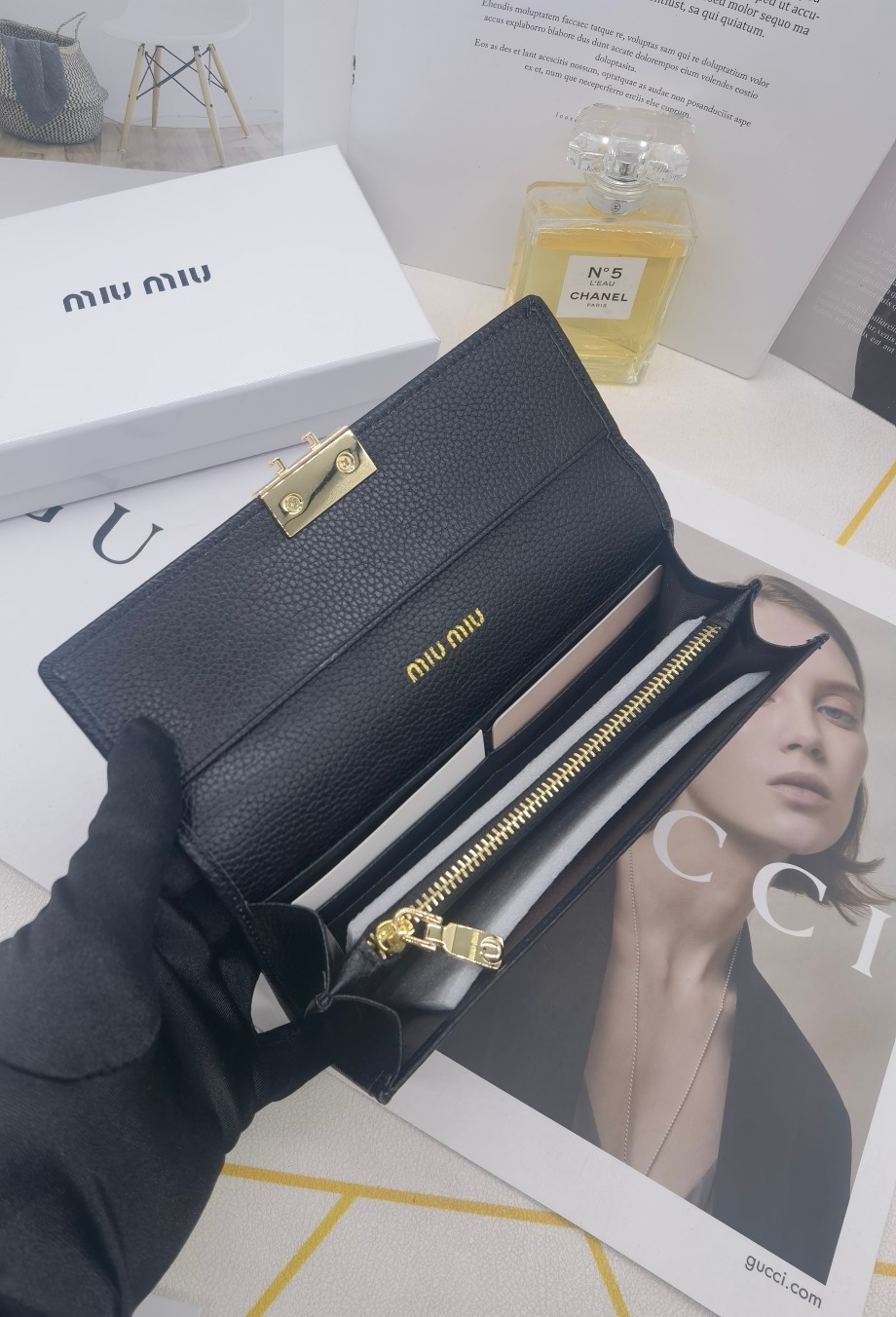 ミュウミュウ「Miu Miu」プレミアムレザー 折り長財布