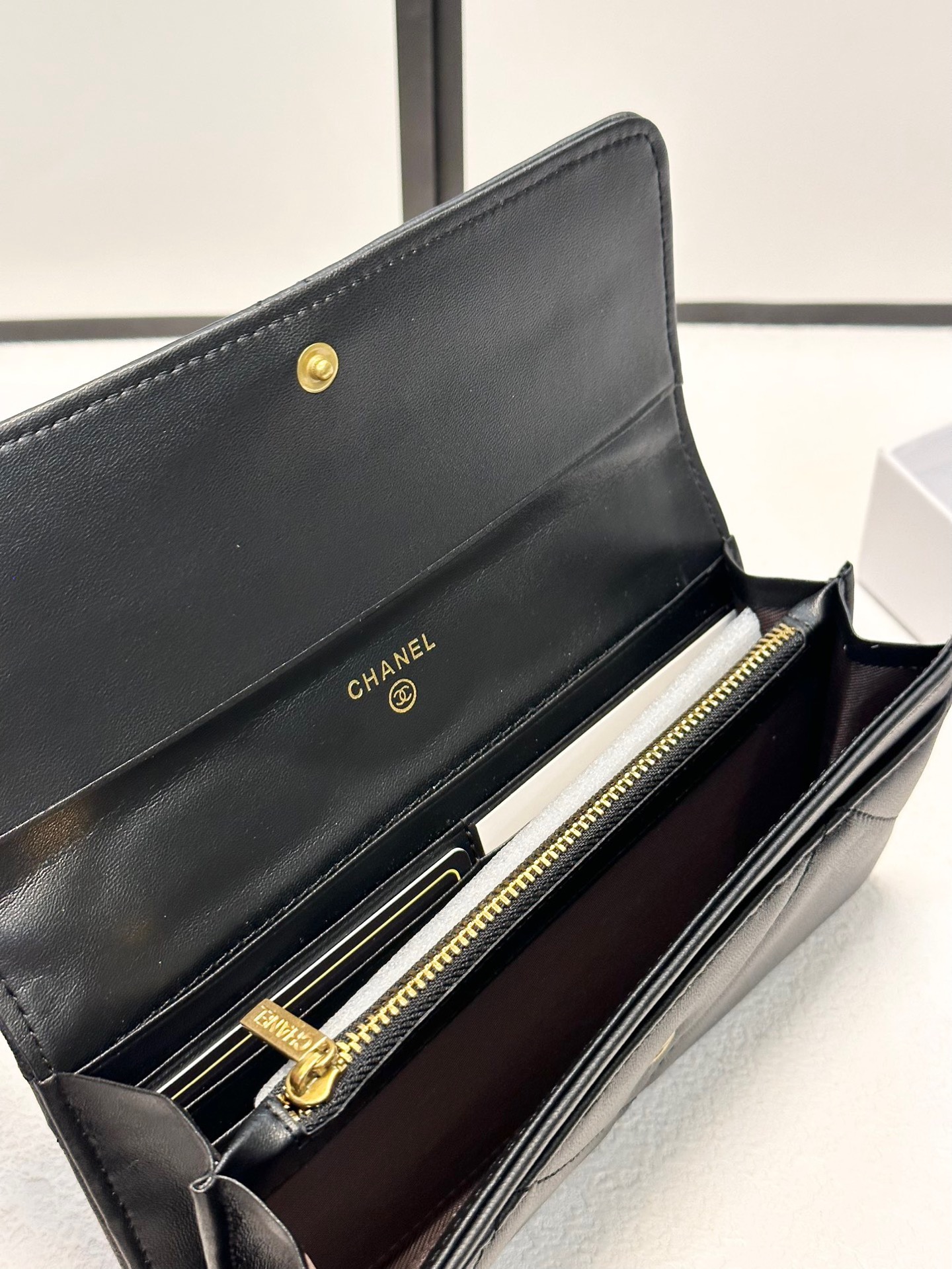 シャネル「Chanel」二つ折りレザーウォレット