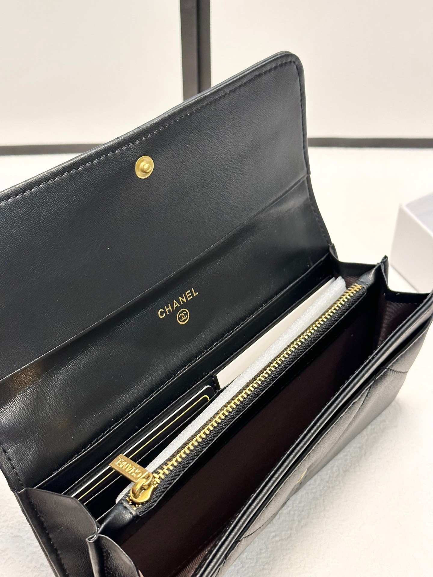 シャネル「Chanel」二つ折りレザーウォレット