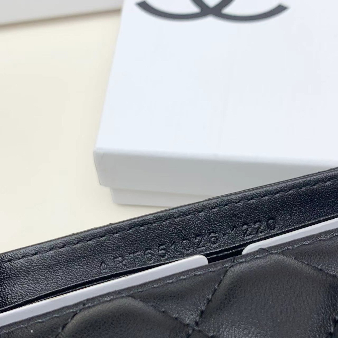 シャネル「Chanel」二つ折りレザーウォレット