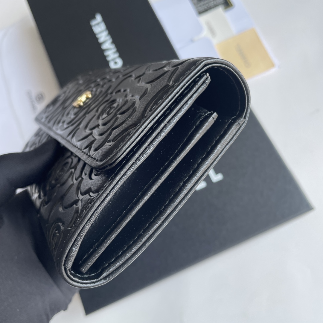 シャネル「Chanel」二つ折りレザーウォレット