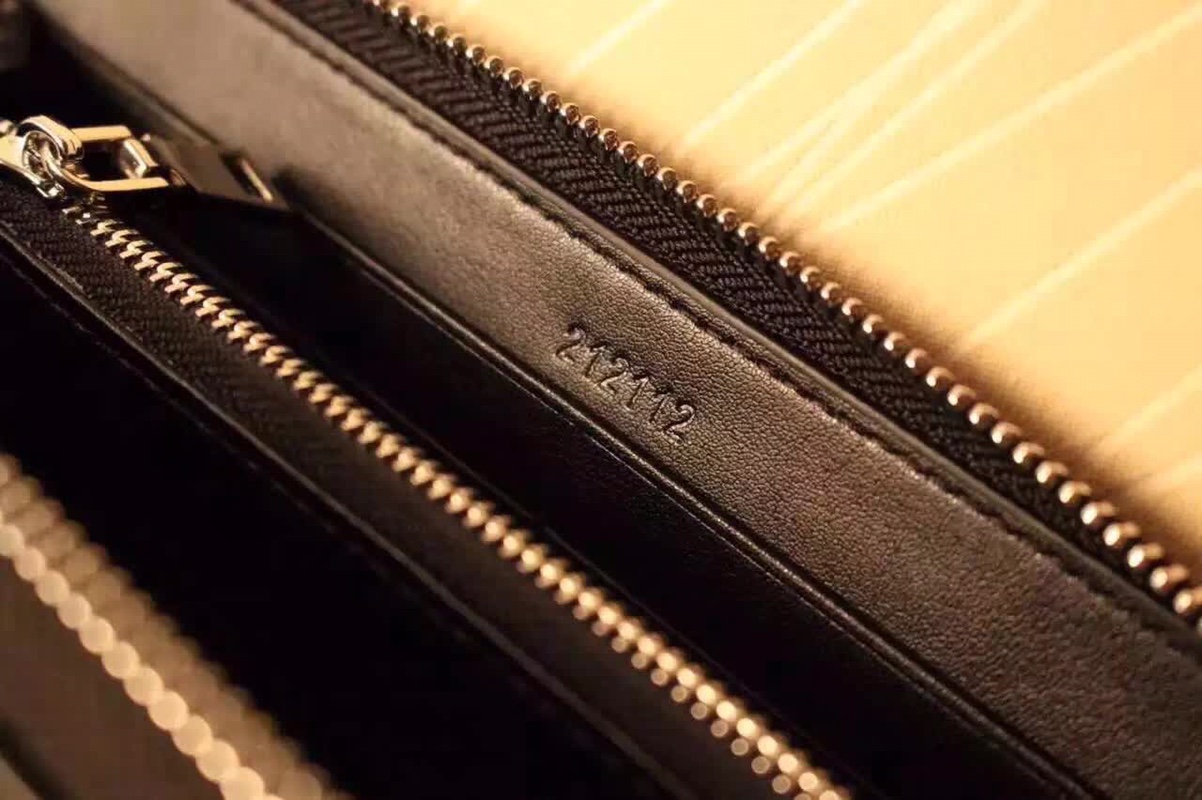 グッチ「Gucci」シグネチャー レザー ウェブ ジップアラウンドウォレット