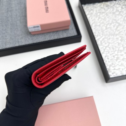 ミュウミュウ「Miu Miu」多機能二つ折りスモールウォレット