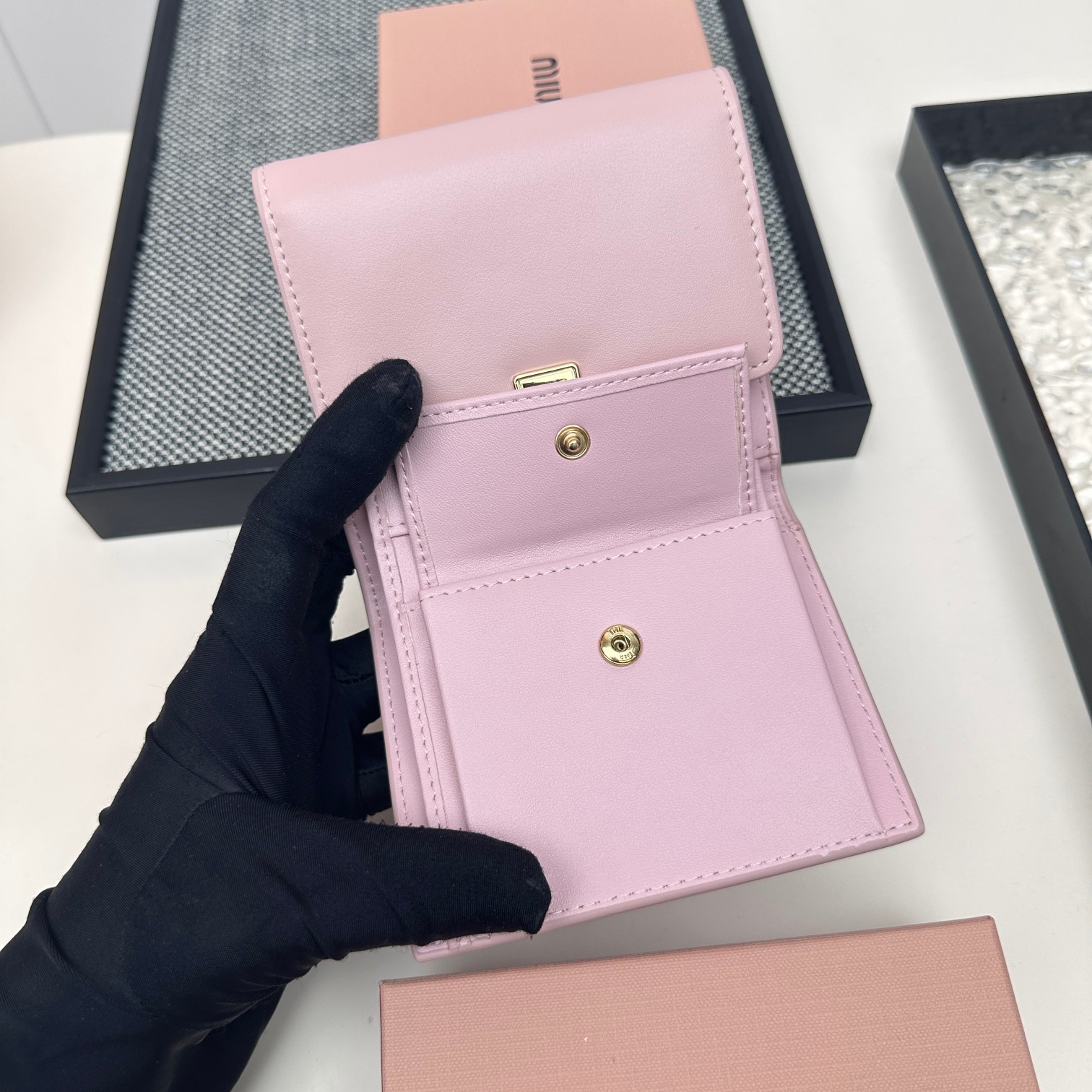 ミュウミュウ「Miu Miu」多機能二つ折りスモールウォレット