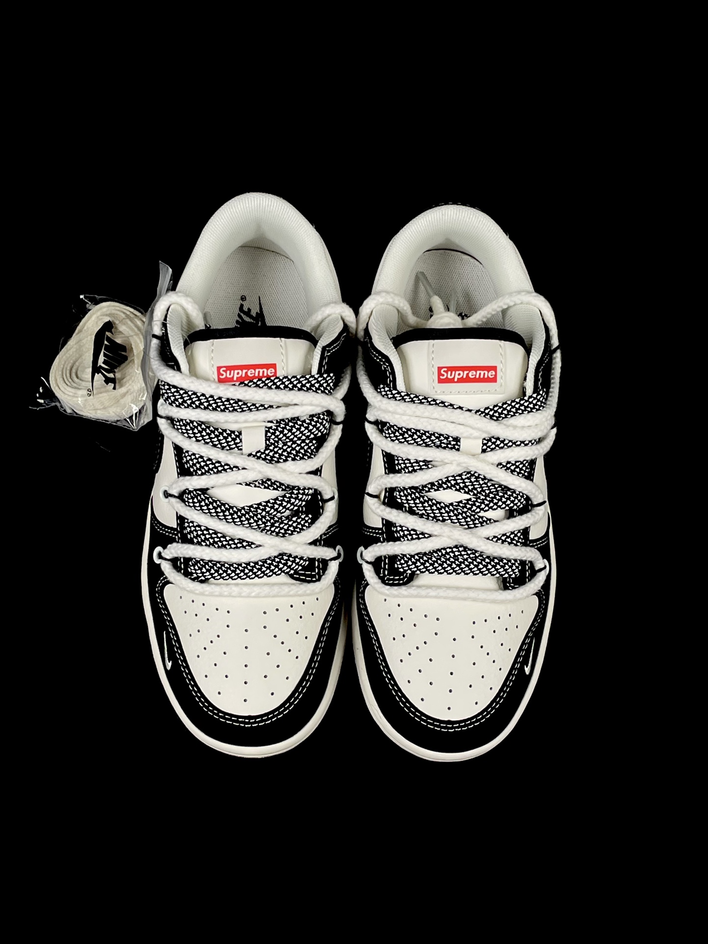 【日本未入荷】超入手困難 Supreme × Nike Dunk sb【代金引換】