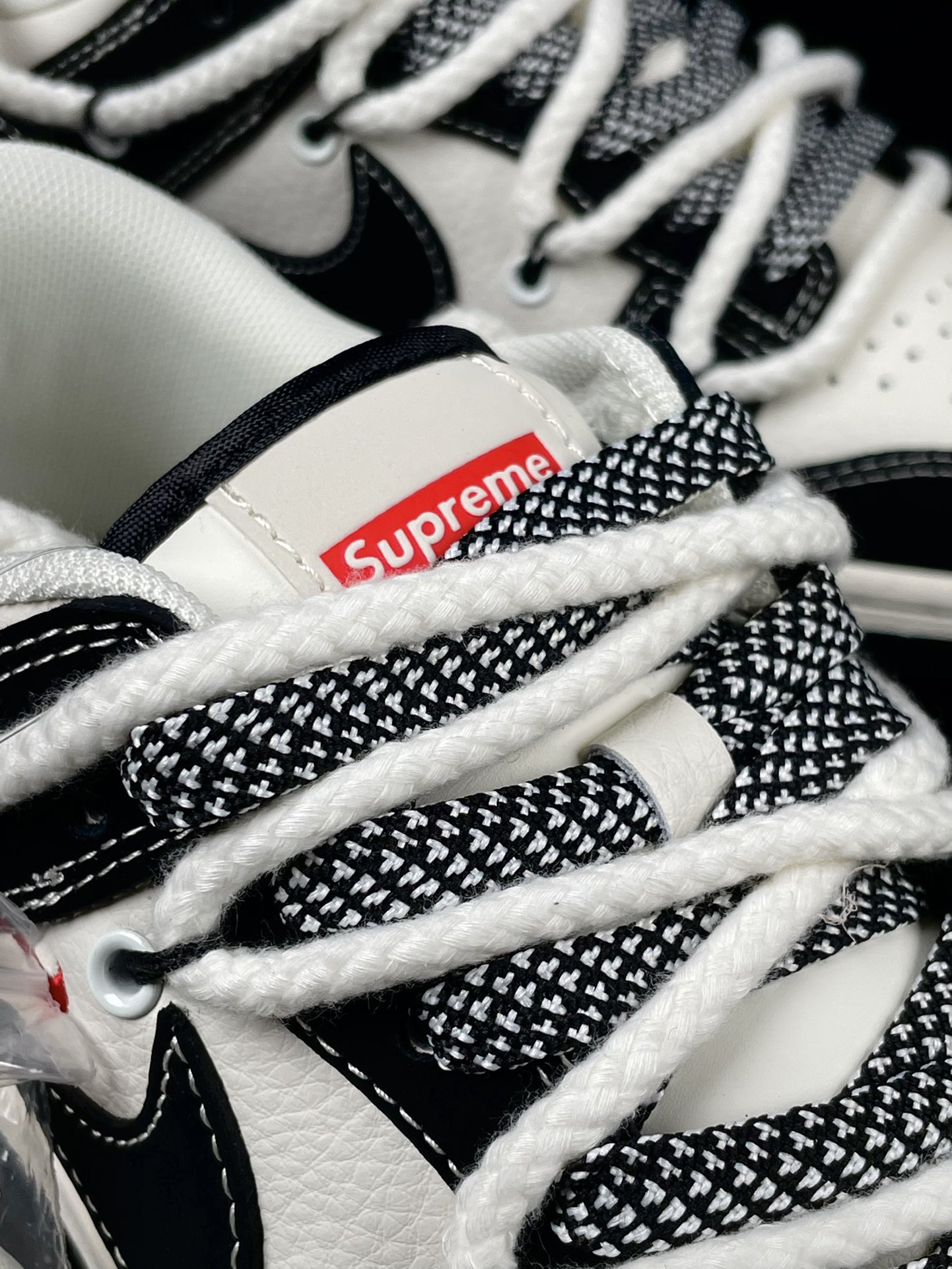 【日本未入荷】超入手困難 Supreme × Nike Dunk sb【代金引換】