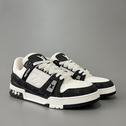 大人気 ！LOUIS VUITTON TRAINER SNEAKER トレイナーライン スニーカー