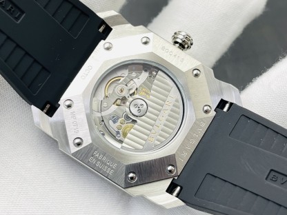 ブルガリ「Bvlgari」 オクト メンズウォッチ40MM