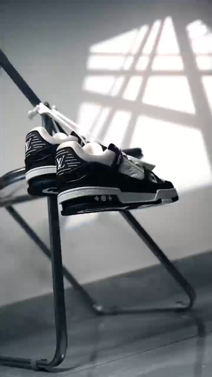 「コラボモデル」Louis Vuitton x Trainer ローカットスニーカー「4色」