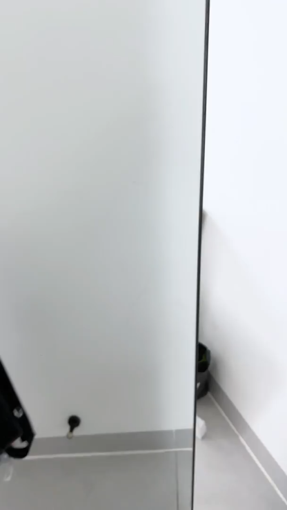 プラダ「Prada」エッセンシャル メンズ チェストバッグ