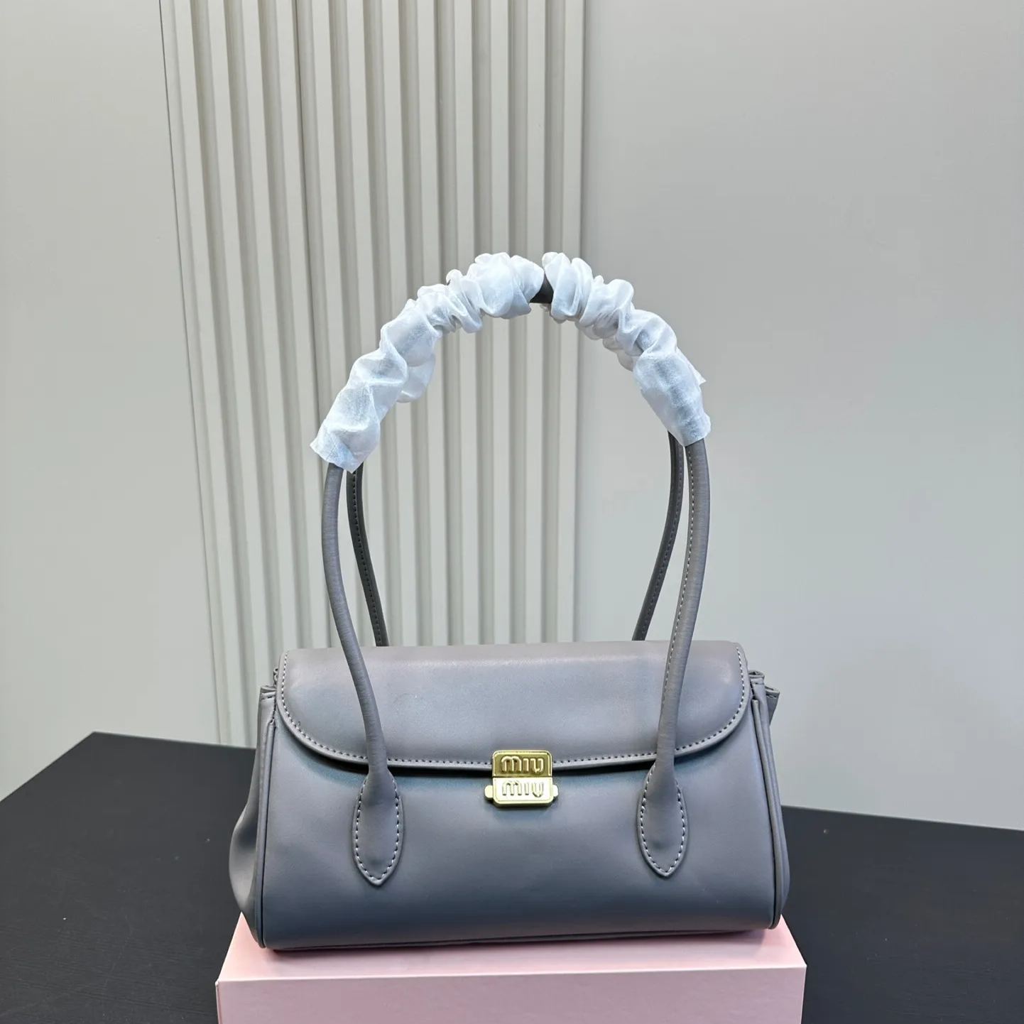 ミュウ ミウ(Miu Miu)ショルダーバッグ・ポシェット（レディース）