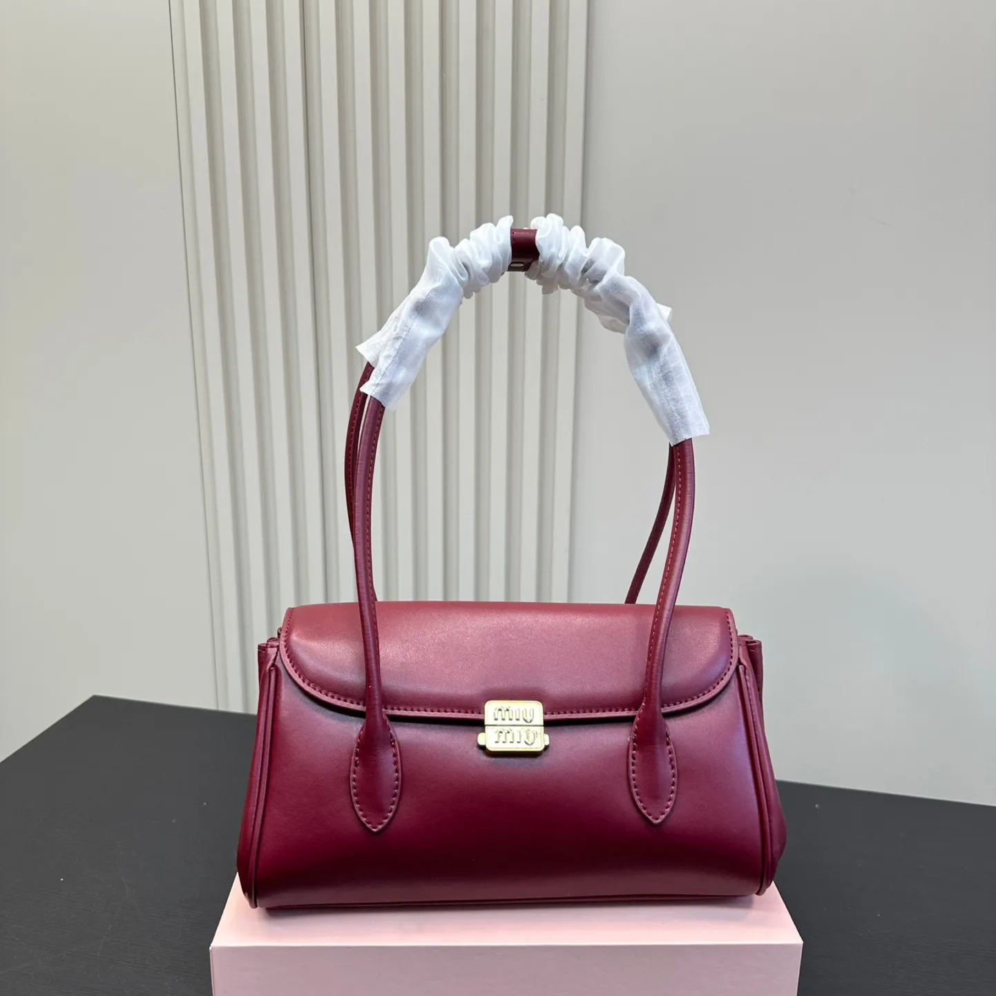 ミュウ ミウ(Miu Miu)ショルダーバッグ・ポシェット（レディース）