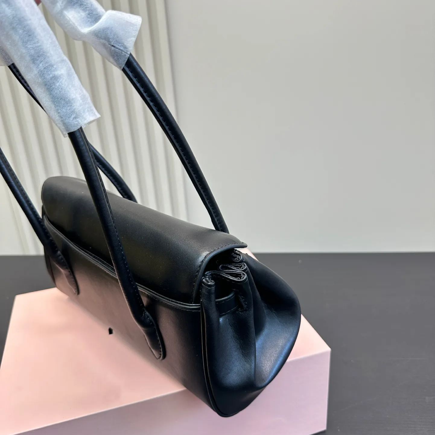 ミュウ ミウ(Miu Miu)ショルダーバッグ・ポシェット（レディース）