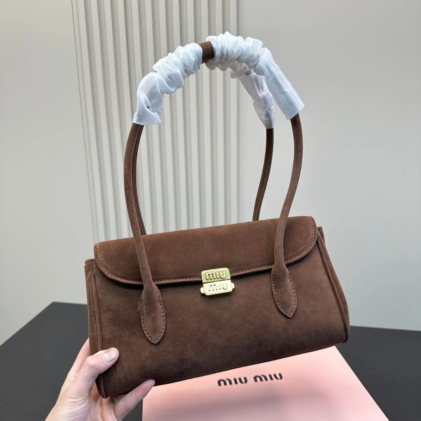 ミュウ ミウ(Miu Miu)ショルダーバッグ・ポシェット（レディース）