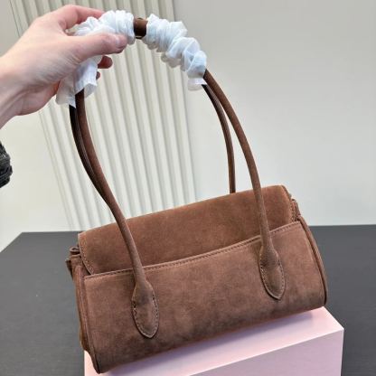 ミュウ ミウ(Miu Miu)ショルダーバッグ・ポシェット（レディース）