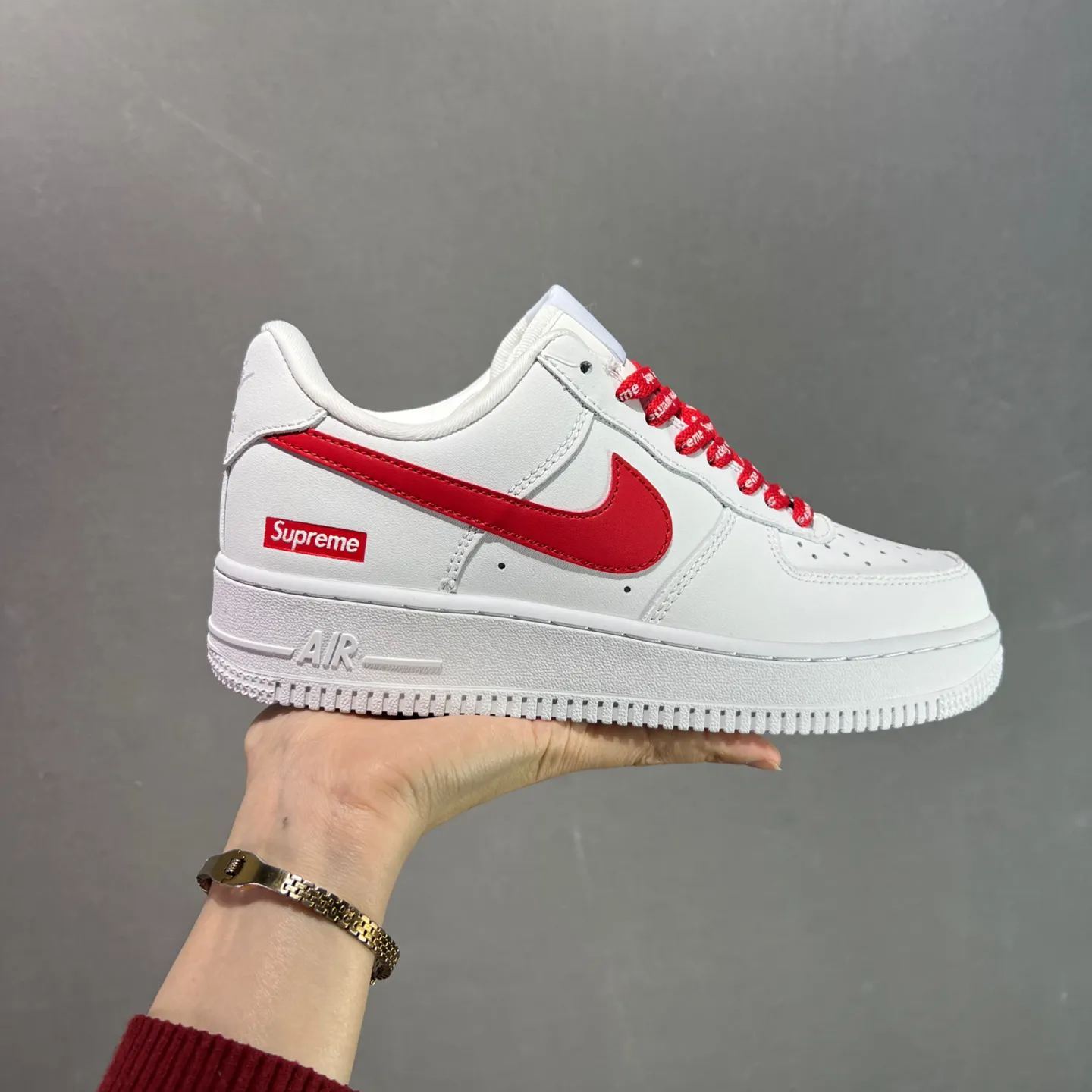 【日本未入荷】「コラボモデル」Supreme × Nike Air Force 1 Low スニーカー