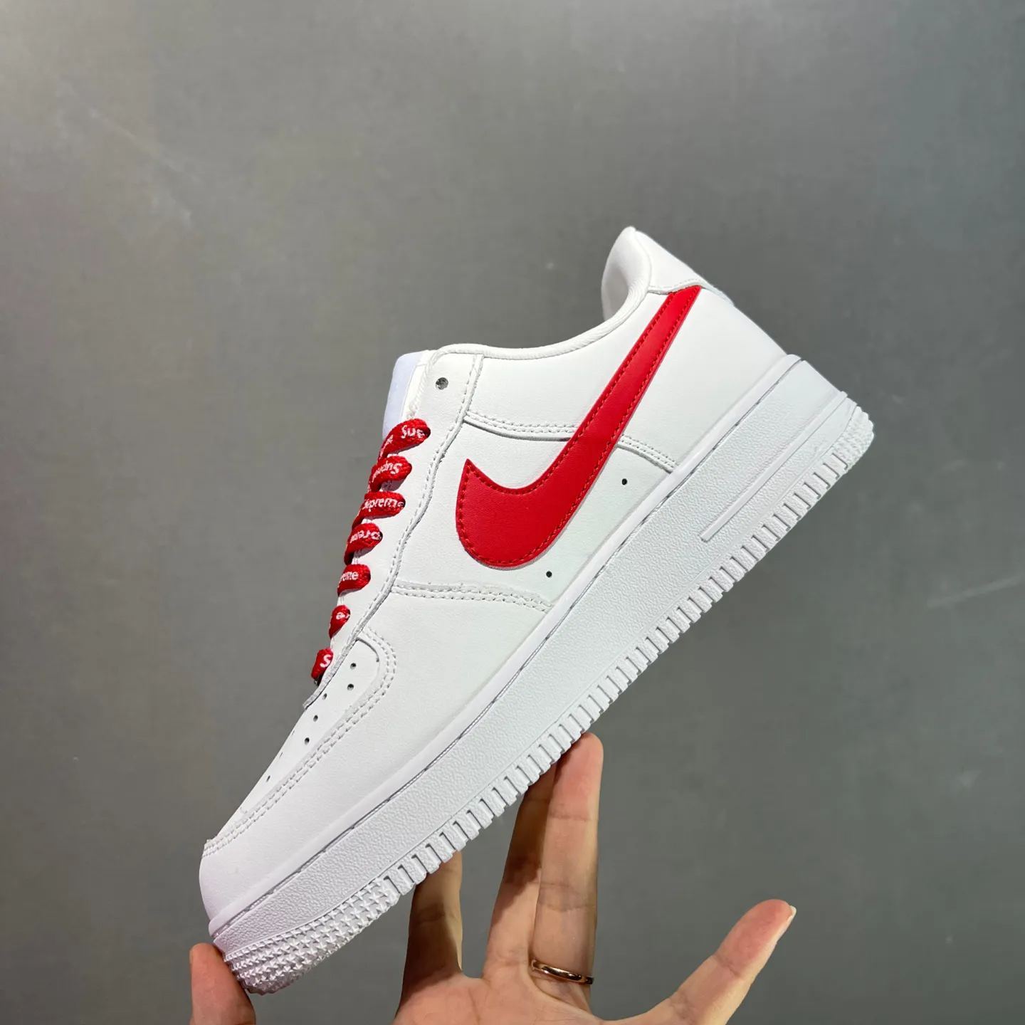 【日本未入荷】「コラボモデル」Supreme × Nike Air Force 1 Low スニーカー