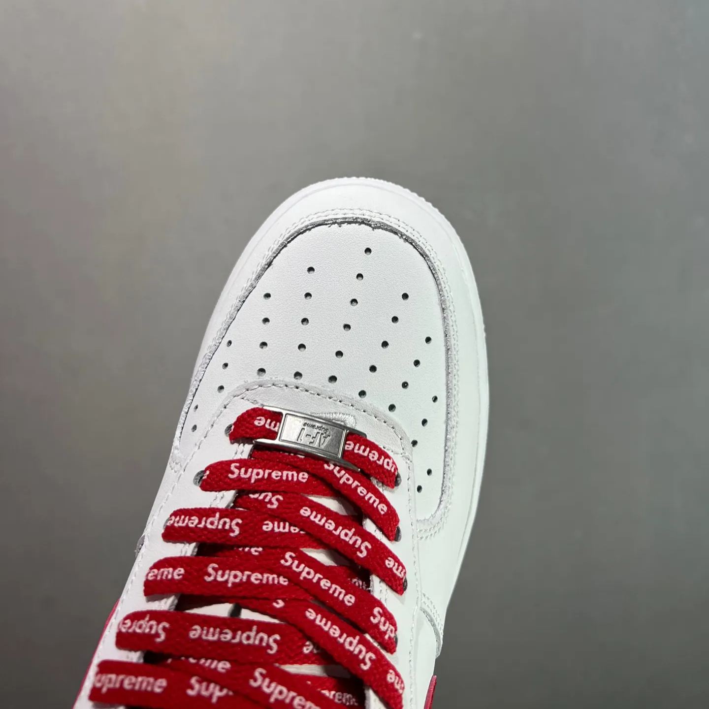 【日本未入荷】「コラボモデル」Supreme × Nike Air Force 1 Low スニーカー