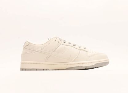 「コラボモデル」Supreme x Nike SB Dunk Low 【スニーカー】