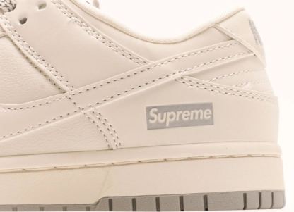 「コラボモデル」Supreme x Nike SB Dunk Low 【スニーカー】