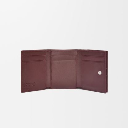 ロエベ「LOEWE」アナグラム トライフォールド ウォレット（ペブルグレインカーフ）