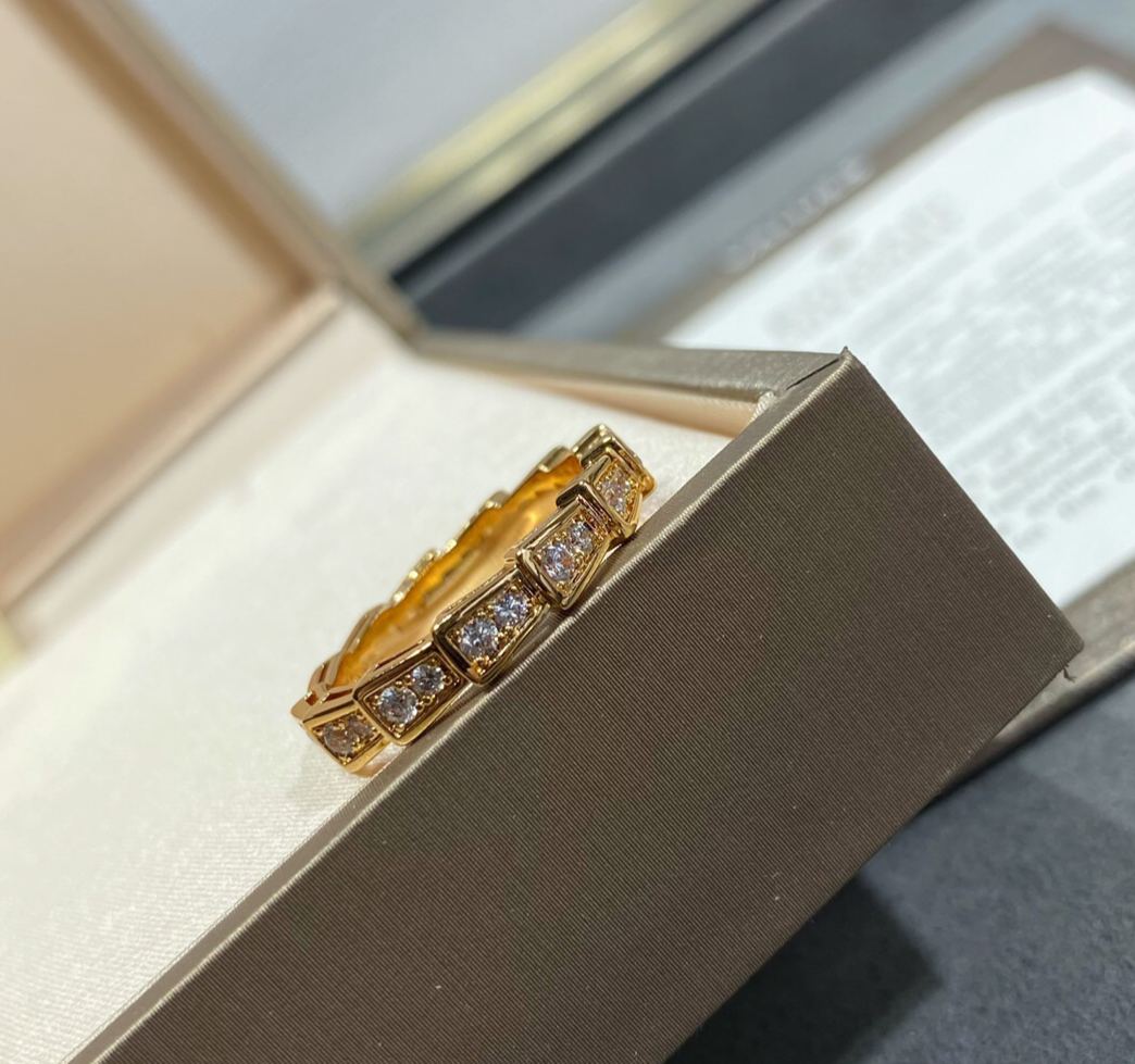 ブルガリ「Bvlgari」狭版天然クジャク蛇の指輪