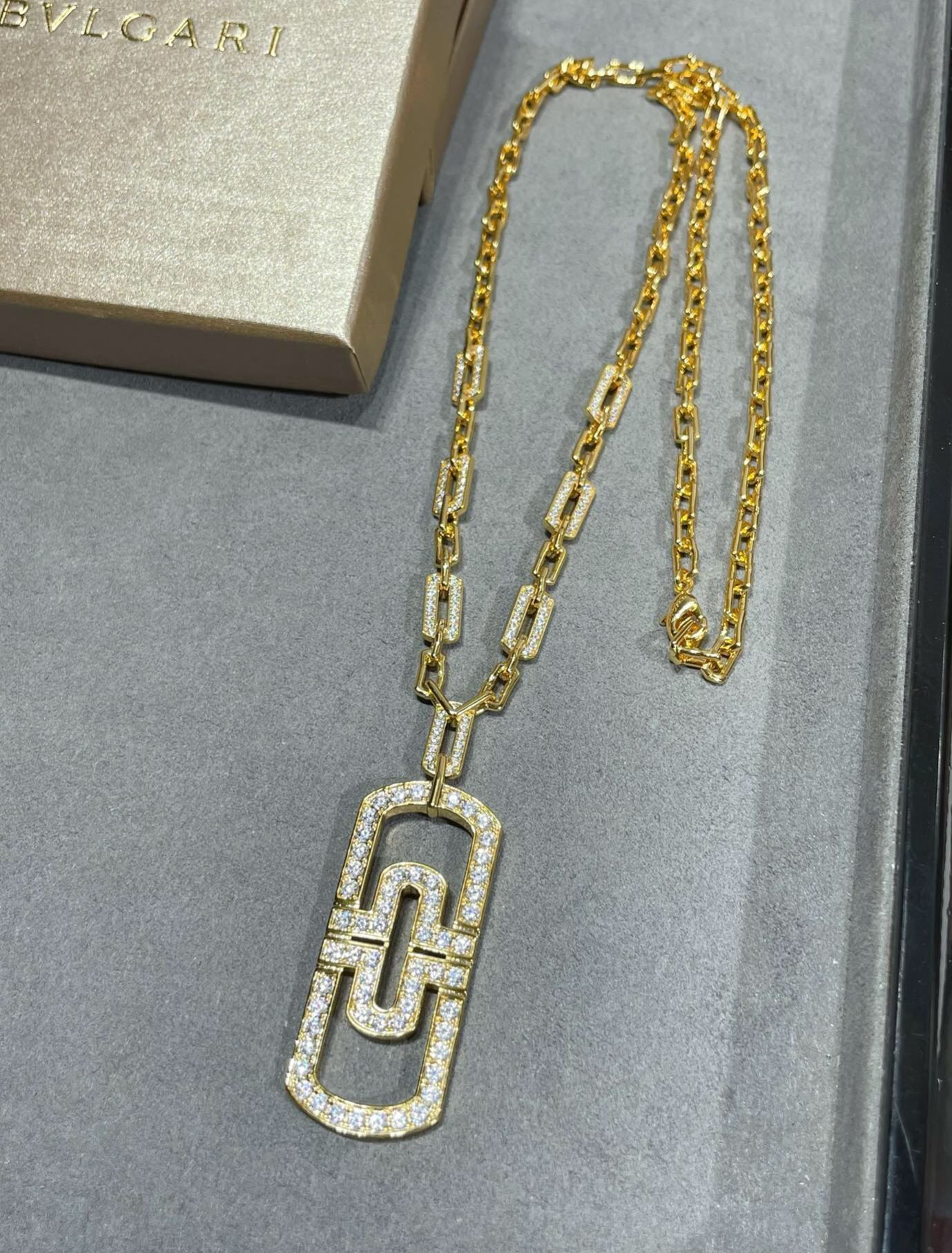 ブルガリ「Bvlgari」透かし彫りクリップネックレス65cm