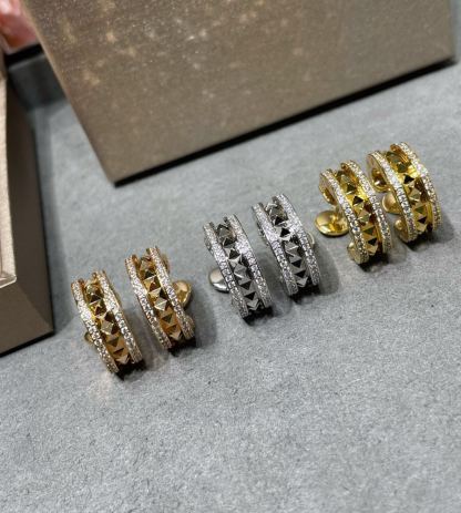 ブルガリ「Bvlgari」両ドリルリベットイヤリング