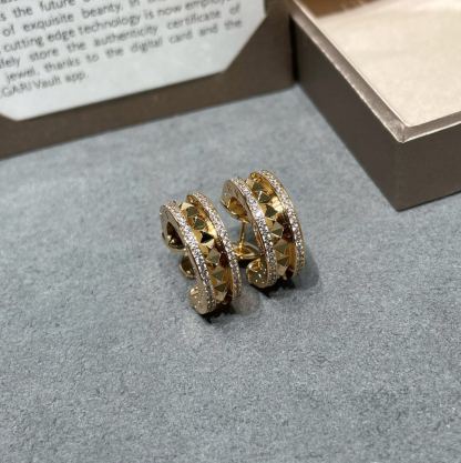 ブルガリ「Bvlgari」両ドリルリベットイヤリング